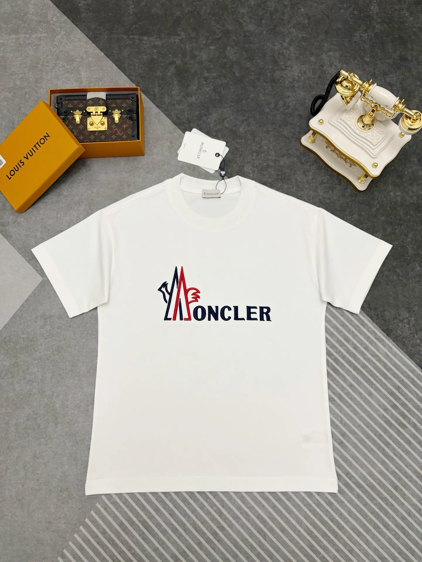 P135💰 MONCLER T 【 Moncler ， 】 New Arrival ， Premium Versatile ， Same Style MONCLER ， T ， ， ， ！ ， ， ， ， ， ， ， ！！ 300 ， ， 。 ， 。 ， ， ！！ Sizes：S、M、L、XL、XXL